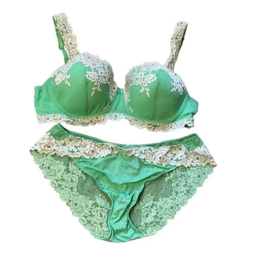 Intimissimmi green lace Pretty Flowers Sofia Balconette Bra (38B) and bottoms (L